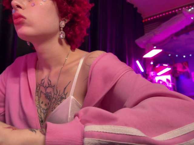 LilyLorsi live cam preview
