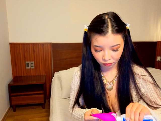 Yuki-glow, live now on BongaCams