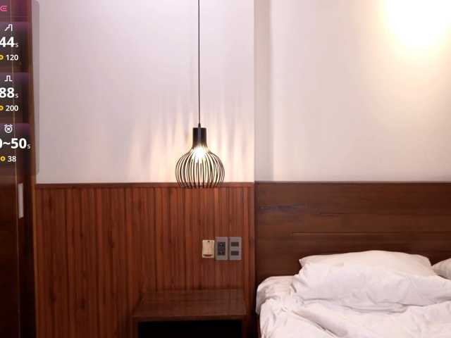 Hella-pretty live cam on BongaCams