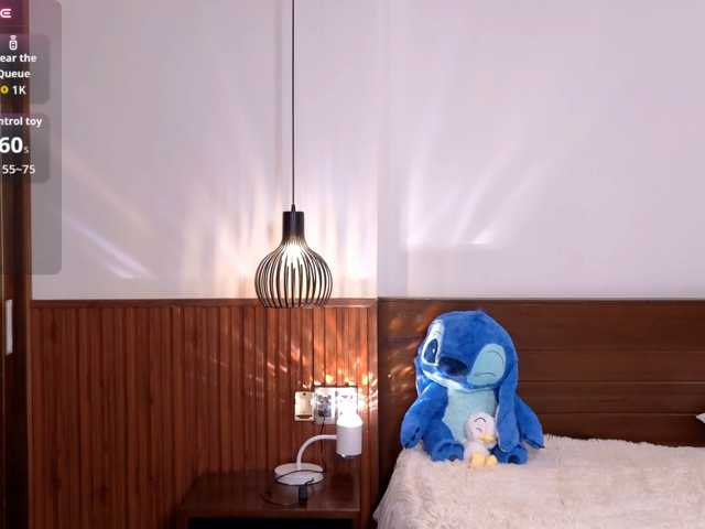 Hella-pretty live cam on BongaCams