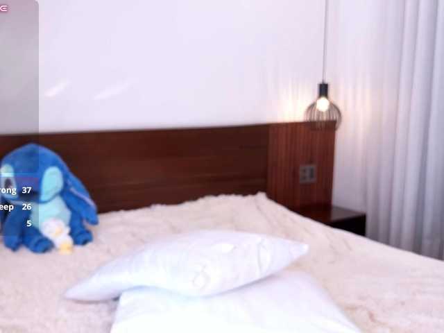 Hella-pretty live cam on BongaCams