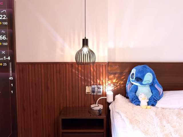 Hella-pretty live cam on BongaCams