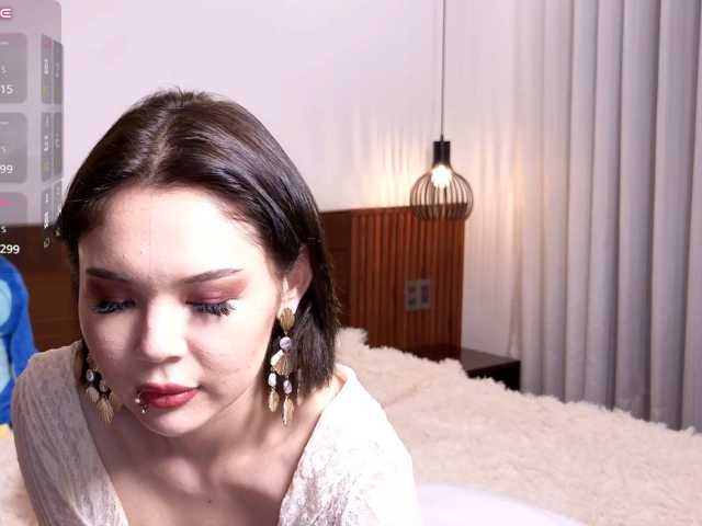 Hella-pretty live cam on BongaCams