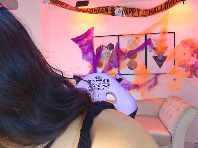 Maddie-T18 live cam on BongaCams