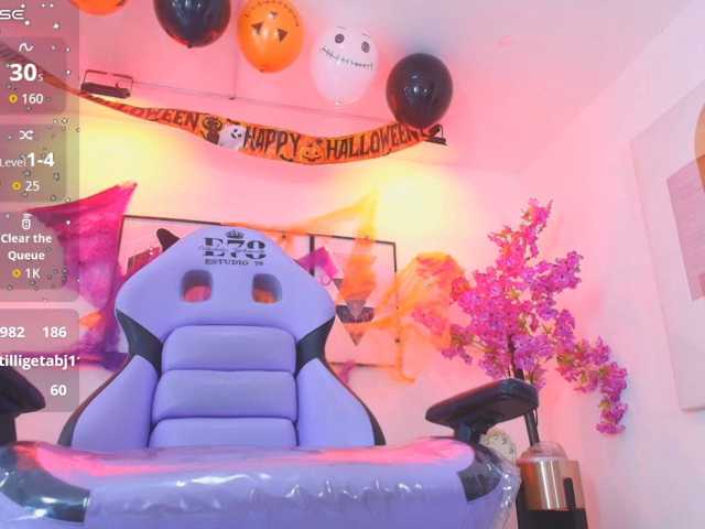 Maddie-T18 live cam on BongaCams