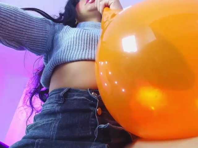 Maddie-T18 live cam on BongaCams