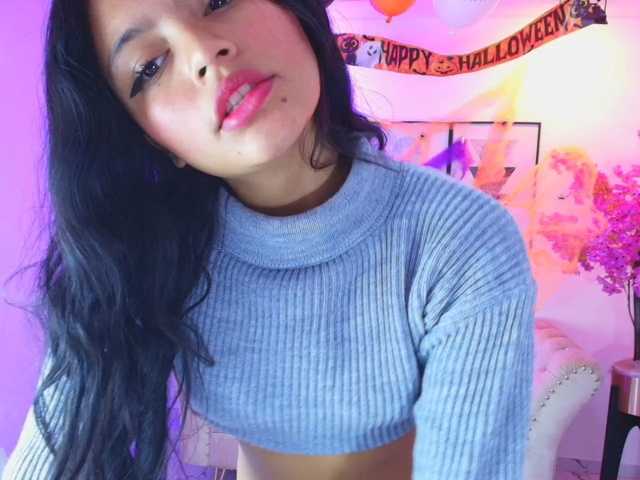 Maddie-T18 live cam on BongaCams