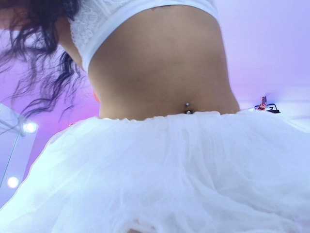 Maddie-T18 live cam on BongaCams