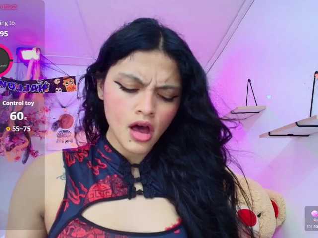 Maddie-T18 live cam on BongaCams