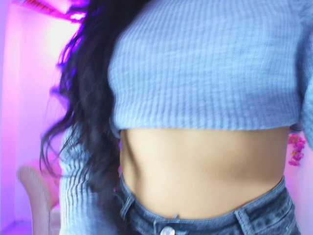 Maddie-T18 live cam on BongaCams