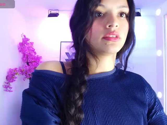 Maddie-T18 live cam on BongaCams