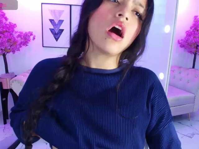 Maddie-T18 live cam on BongaCams