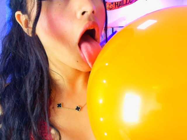 Maddie-T18 live cam on BongaCams