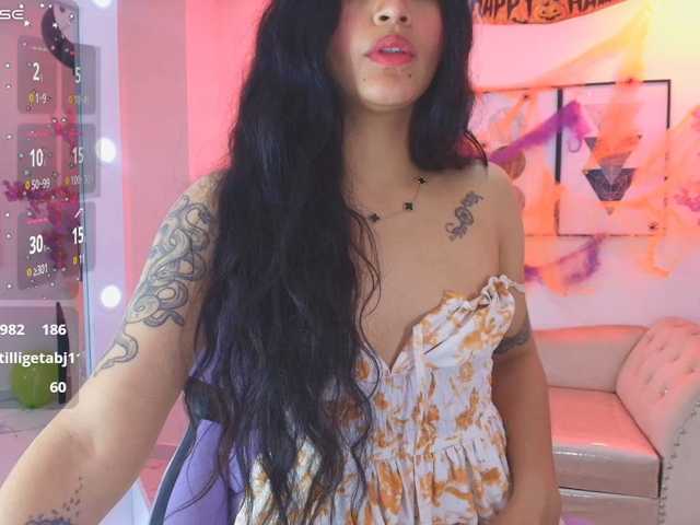 Maddie-T18 live cam on BongaCams