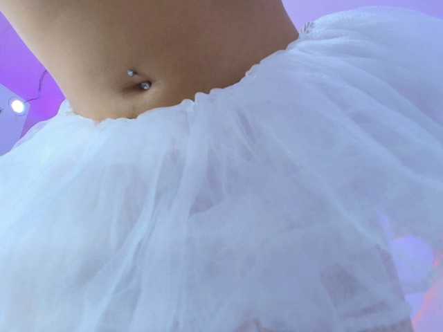 Maddie-T18 live cam on BongaCams
