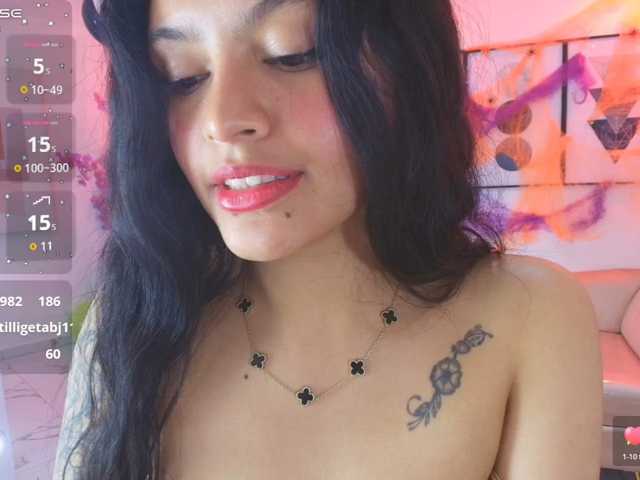 Maddie-T18 live cam on BongaCams