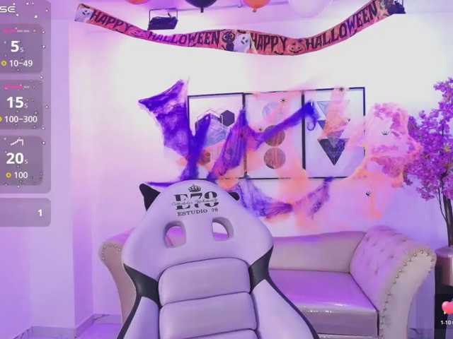 Maddie-T18 live cam on BongaCams