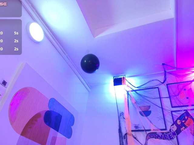 Maddie-T18 live cam on BongaCams