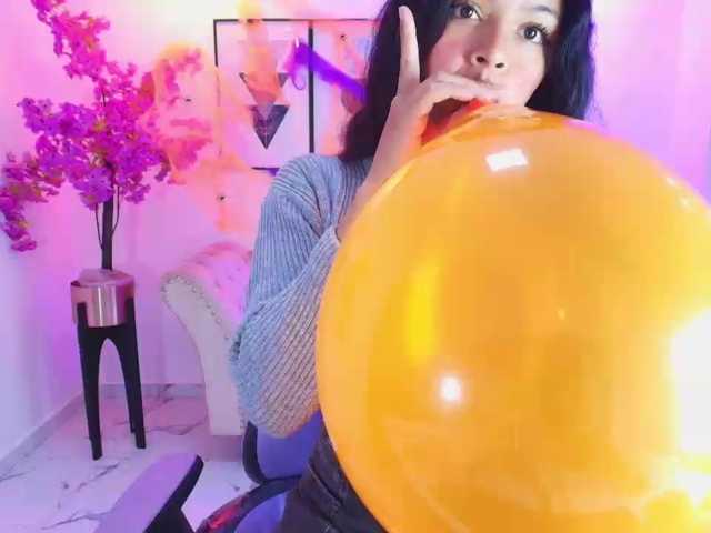 Maddie-T18 live cam on BongaCams