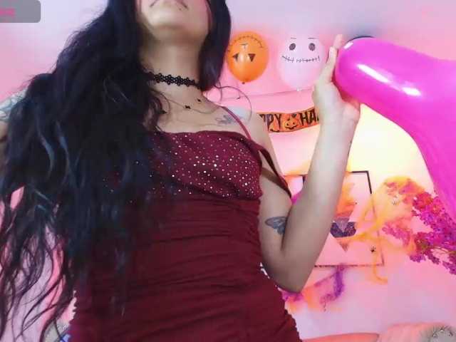 Maddie-T18 live cam on BongaCams