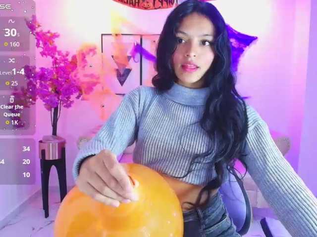 Maddie-T18 live cam on BongaCams