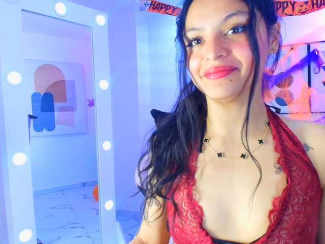 Maddie-T18 live cam on BongaCams