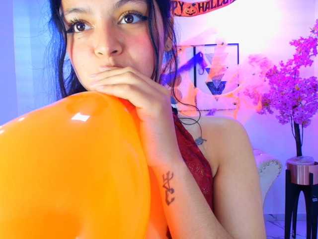 Maddie-T18 live cam on BongaCams