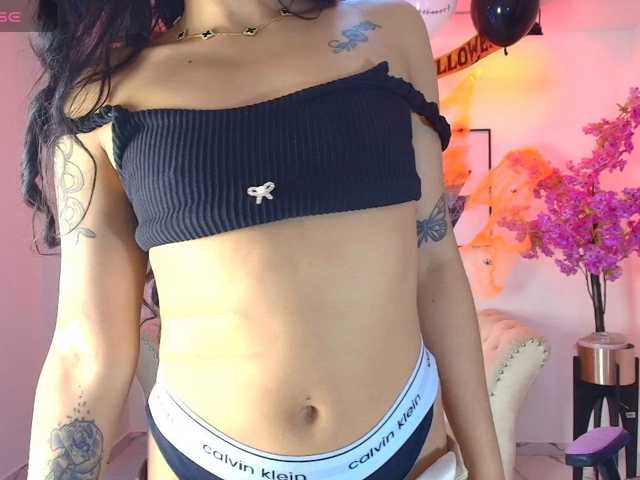 Maddie-T18 live cam on BongaCams