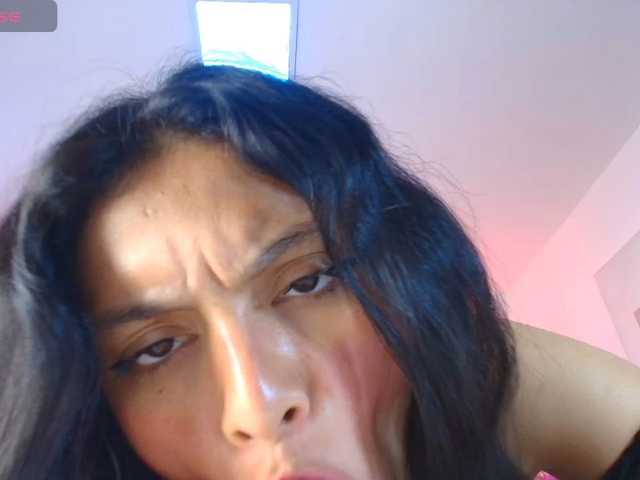 Maddie-T18 live cam on BongaCams