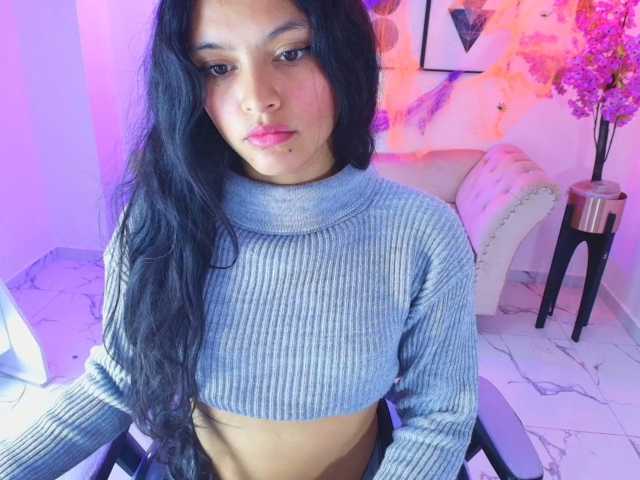 Maddie-T18 live cam on BongaCams