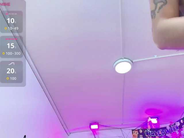 Maddie-T18 live cam on BongaCams