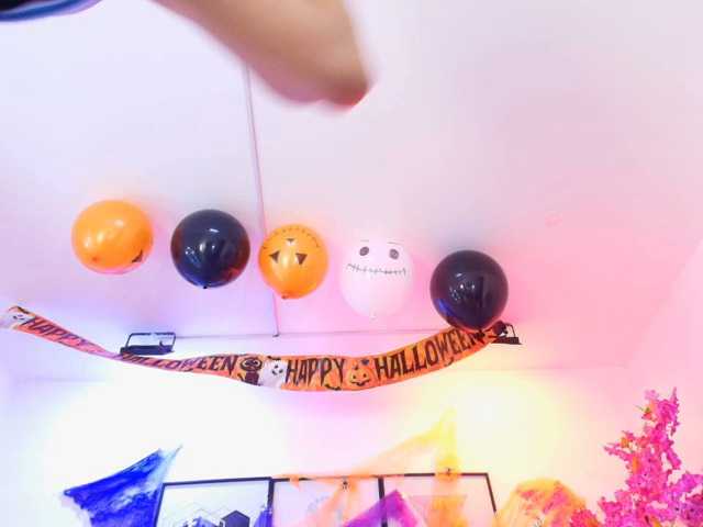 Maddie-T18 live cam on BongaCams