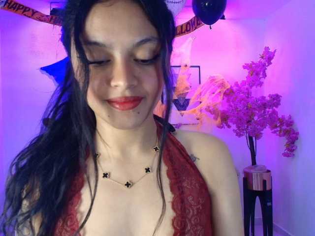 Maddie-T18 live cam on BongaCams