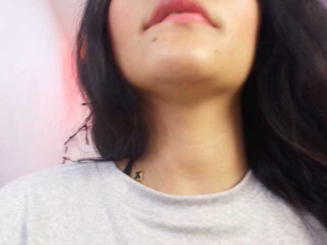 Maddie-T18 live cam on BongaCams