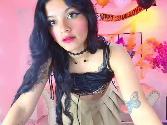 Maddie-T18 live cam on BongaCams