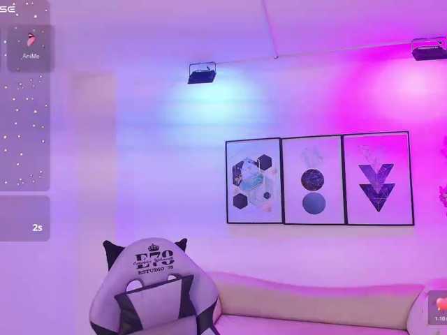 Maddie-T18 live cam on BongaCams