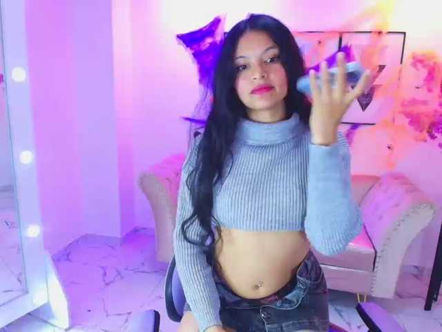 Maddie-T18 live cam on BongaCams