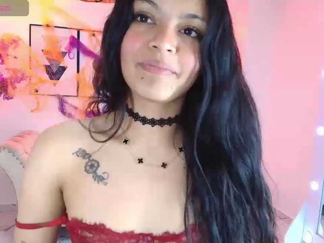 Maddie-T18 live cam on BongaCams