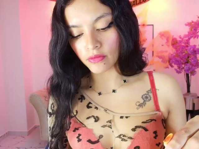 Maddie-T18 live cam on BongaCams