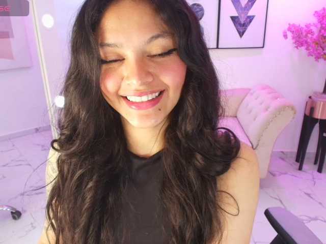 Maddie-T18 live cam on BongaCams