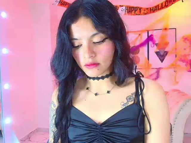 Maddie-T18 live cam on BongaCams