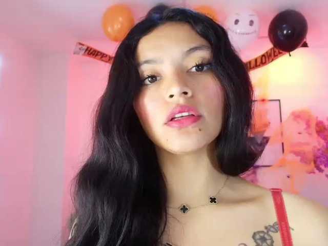Maddie-T18 live cam on BongaCams