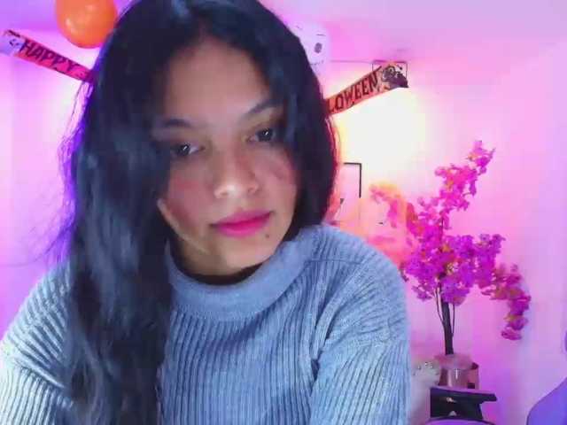 Maddie-T18 live cam on BongaCams