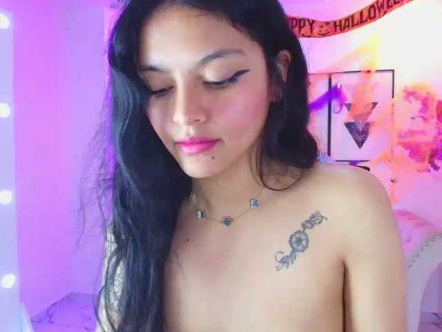 Maddie-T18 live cam on BongaCams