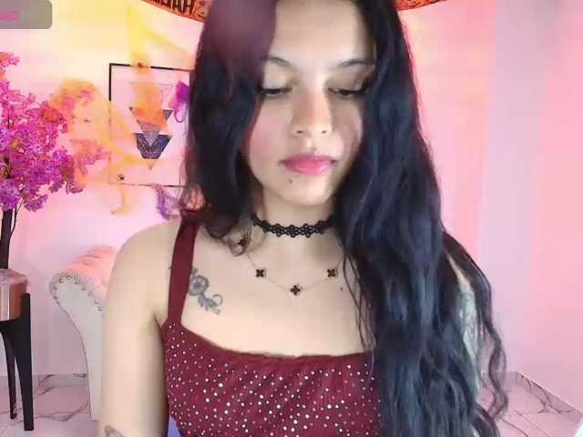 Maddie-T18 live cam on BongaCams