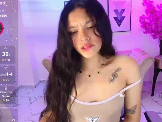 Maddie-T18 live cam on BongaCams