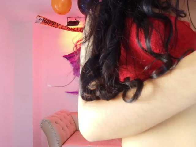 Maddie-T18 live cam on BongaCams