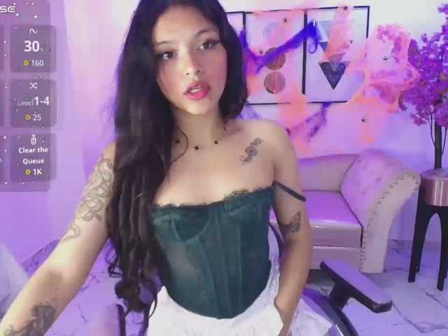 Maddie-T18 live cam on BongaCams