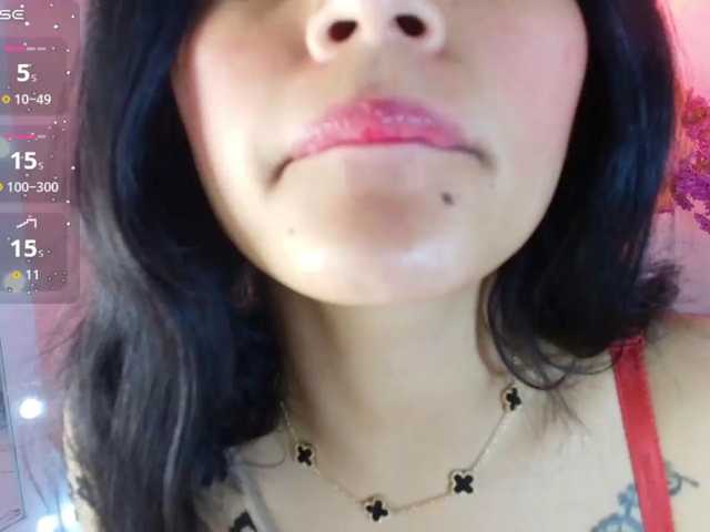 Maddie-T18 live cam on BongaCams