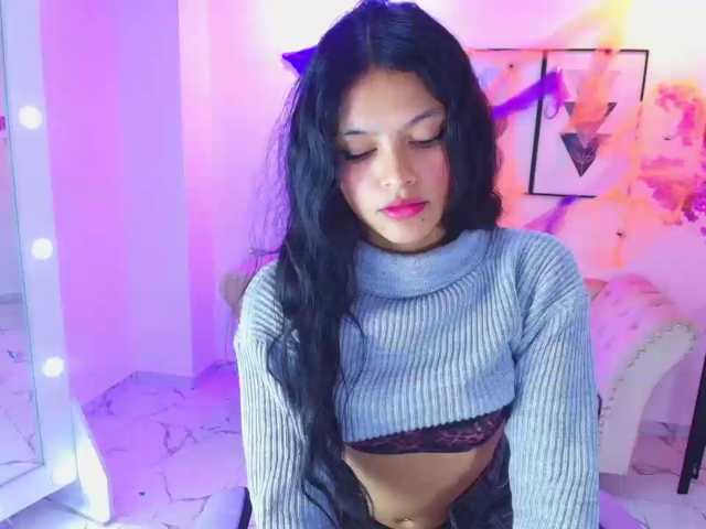 Maddie-T18 live cam on BongaCams